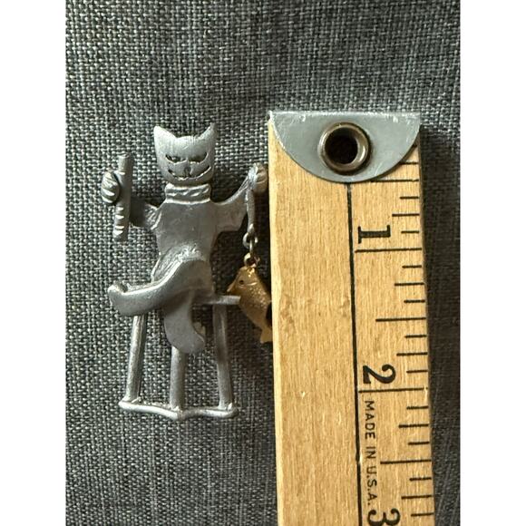 Cat Fish Fishing Brooch Silvertone Scarf Lapel Pin Whimsy Cottagecore - Picture 2 of 4